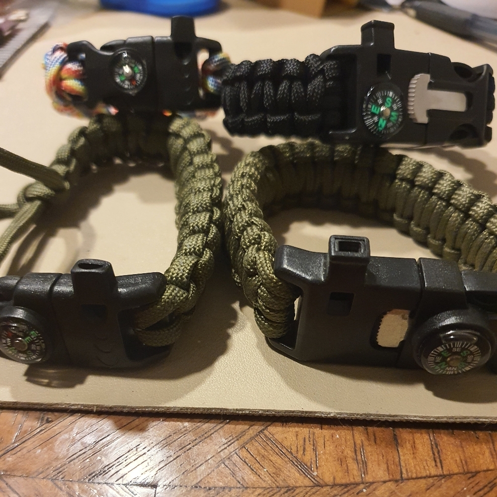 10/$20 Lot Of 4 Paracord Bracelets w/Built In Whistle & Compass